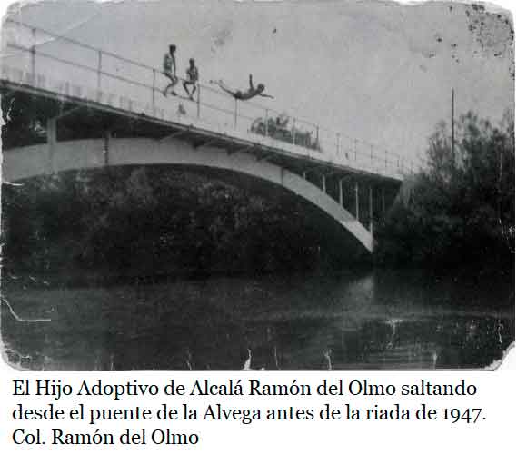 InfoAlcalaina-Blog-de-Complumiradas-11 puente de la Alvega antes de 1947 con Ramón saltando