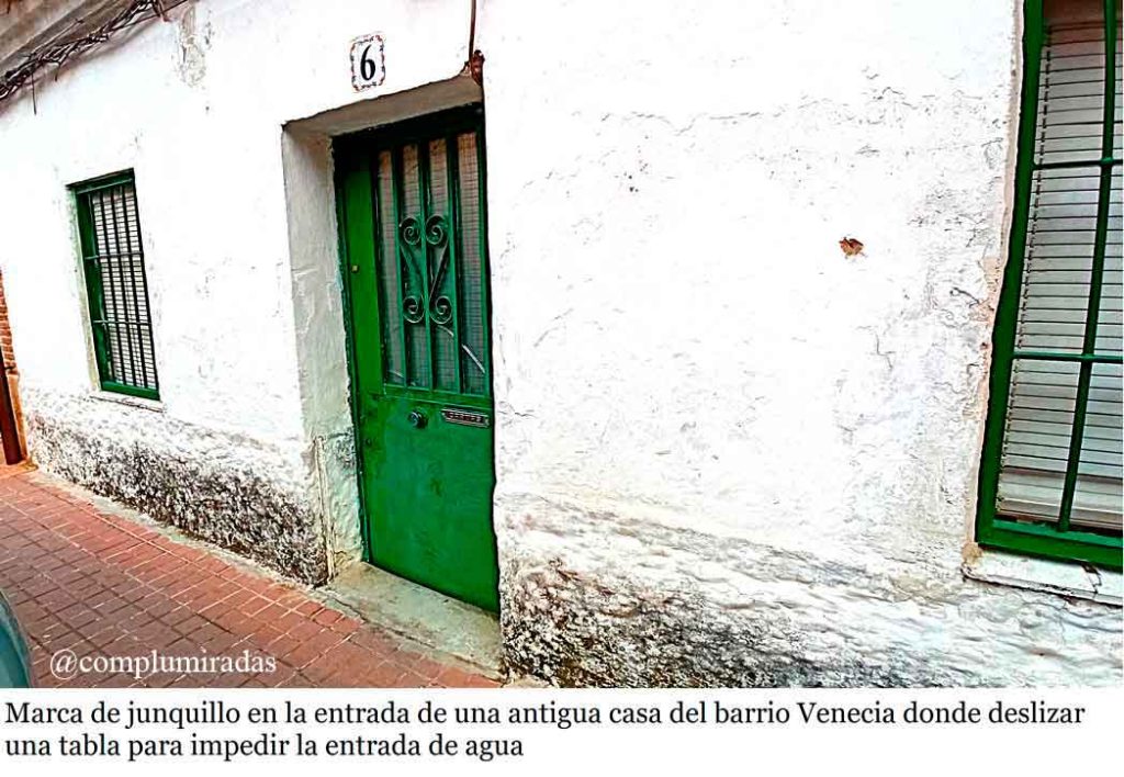 puerta de casa la calle río júcar en el barrio Venecia