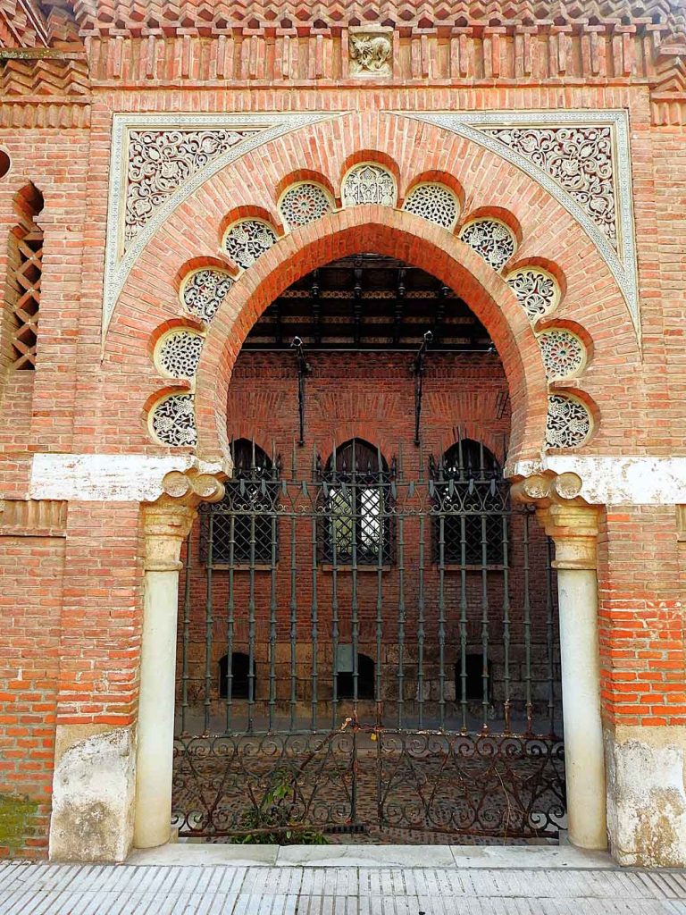 infoalcalaina-blog-de-complumiradas-9-Antigua-entrada-de-carruajes-palacio-laredo