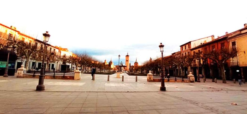 infoalcalaina blog de complumiradas 9-plaza-de-cervantes alcala de henares