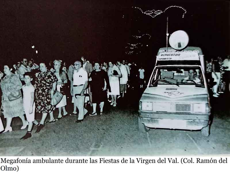 infoalcalaina blog de complumiradas 9-ramón-del-Olmo-con-su-furgoneta-en-la-procesión-de-la-Virgen-del-Val-col-Ramón-del-Olmo
